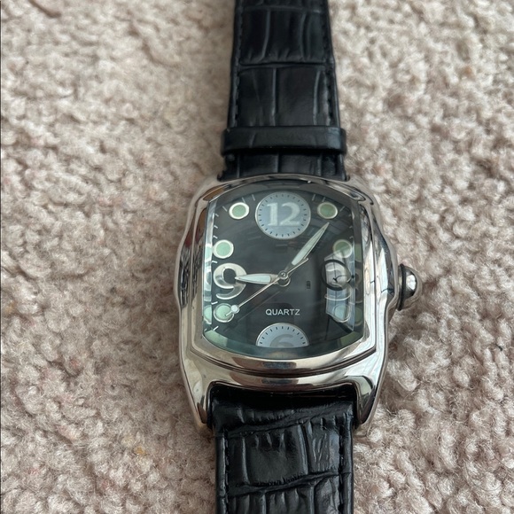 Elegant Black Leather Women's Watch - Picture 4 of 4